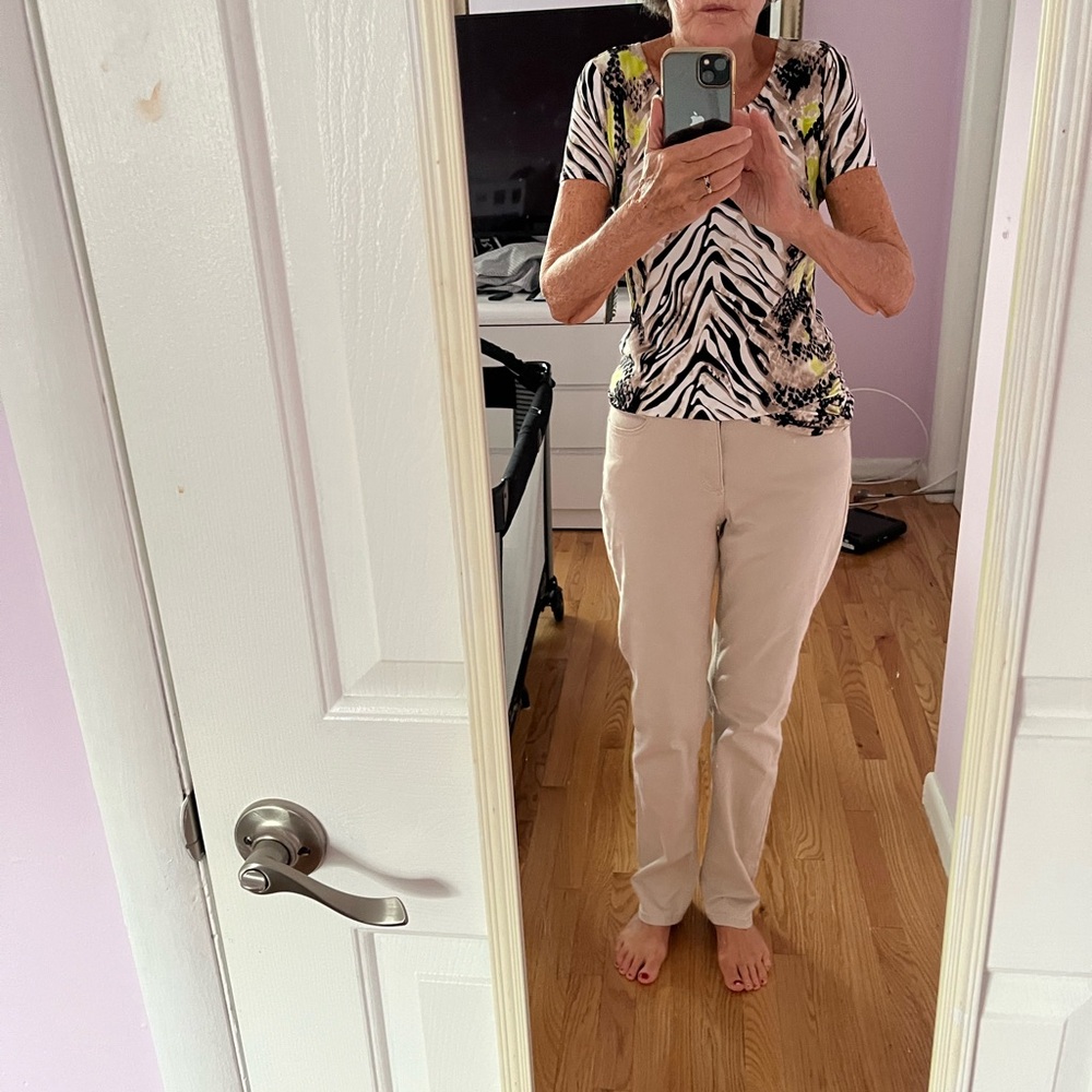 Jones New York Beige and White Garment